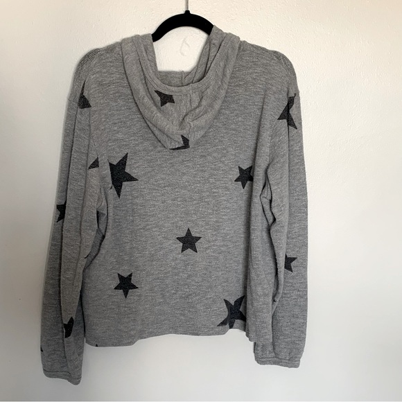 Jupee gray with stars motif. Light weight long sleeve and v neck hoodie. Size L - Picture 3 of 7